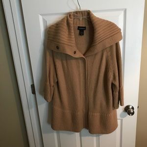 Tan cable knit sweater short sleeved